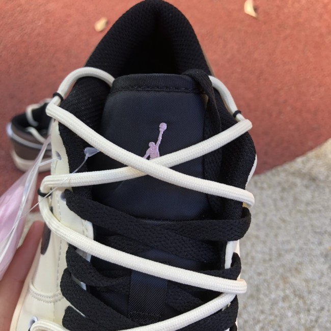 Air Jordan 1 Retro Low