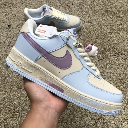 Nike Air Force 1 07 LV8