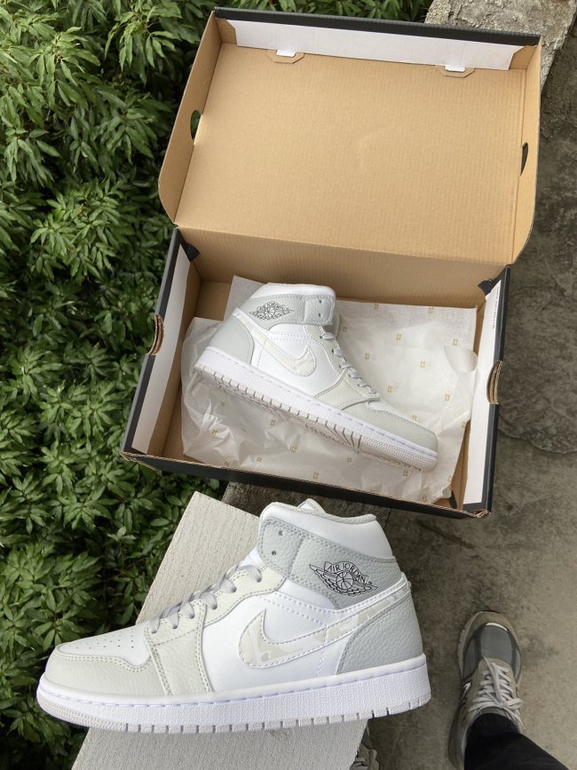 Authentic Air Jordan 1 Mid Shoes074