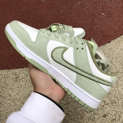 Nike Dunk Low SE Fleece Pack Honeydew (W)