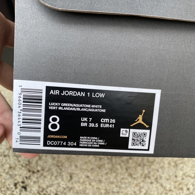 Air Jordan 1 Retro Low Lucky Green