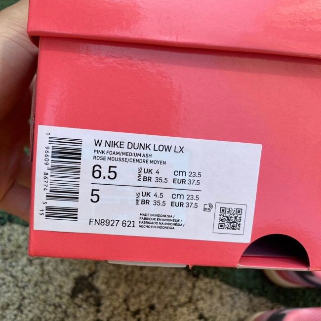Nike Dunk Low LX Barbie