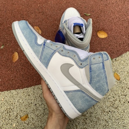 Air Jordan 1 Retro High Hyper Royal Smoke Grey
