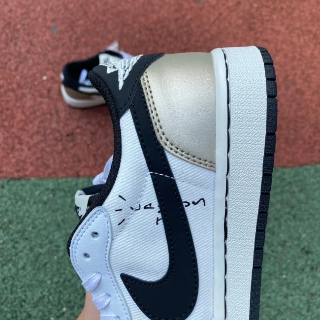 Tracis Scott x Air Jordan 1 Low