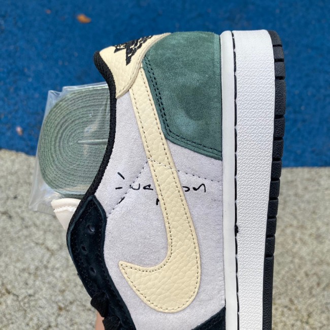 Tracis Scott x Air Jordan 1 Low