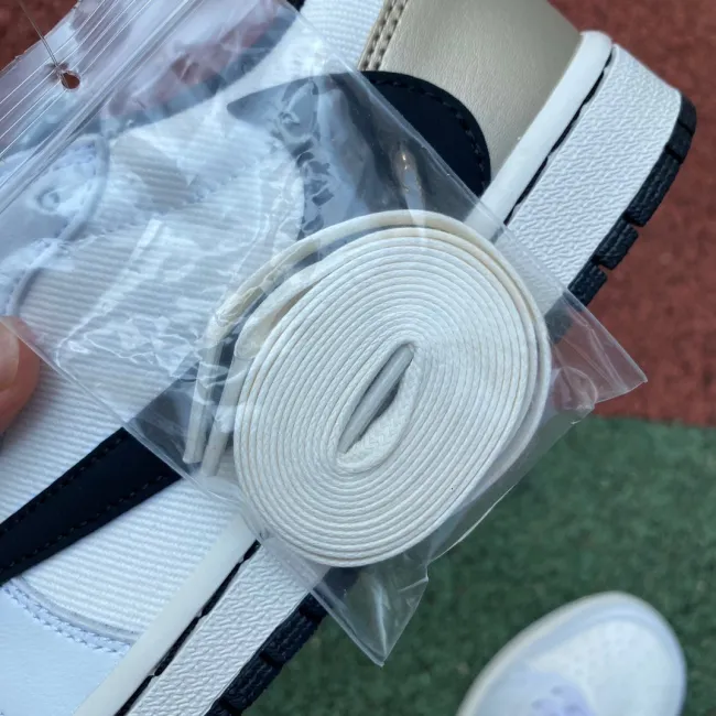 Tracis Scott x Air Jordan 1 Low