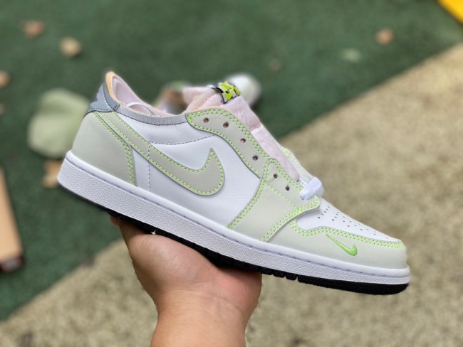 Air Jordan 1 Retro Low White Ghost Green Black