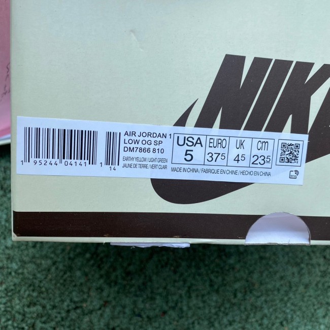 Tracis Scott x Air Jordan 1 Low