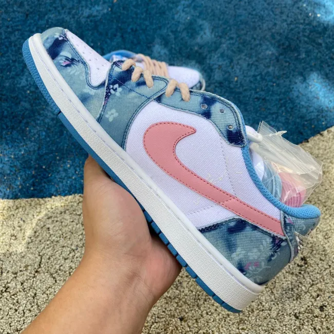 Tracis Scott x Air Jordan 1 Low
