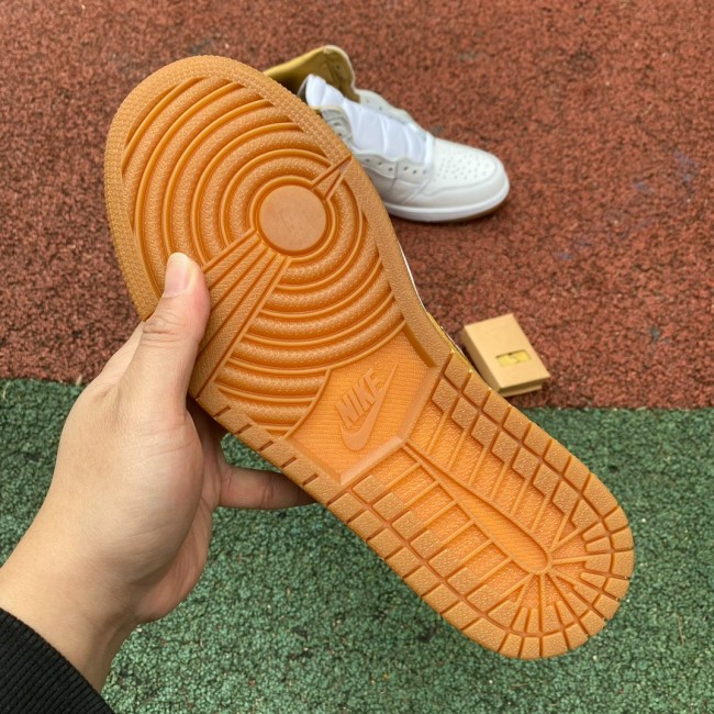 Air Jordan 1 Retro High OG Metallic Gold