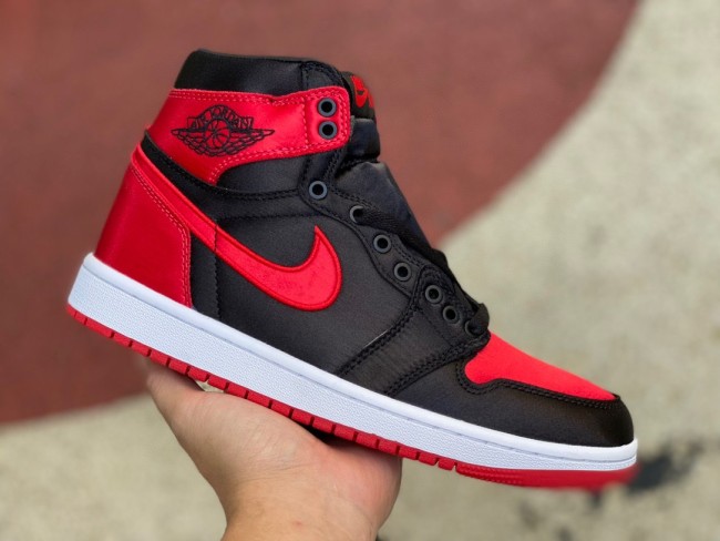 Air Jordan 1 Retro High OG Satin Bred
