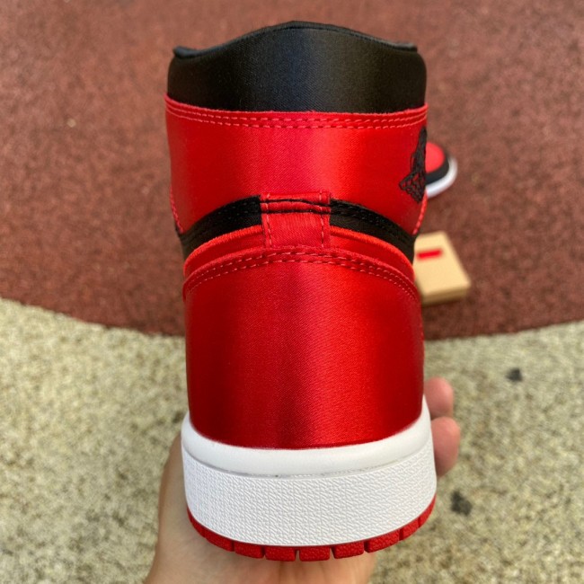 Air Jordan 1 Retro High OG Satin Bred