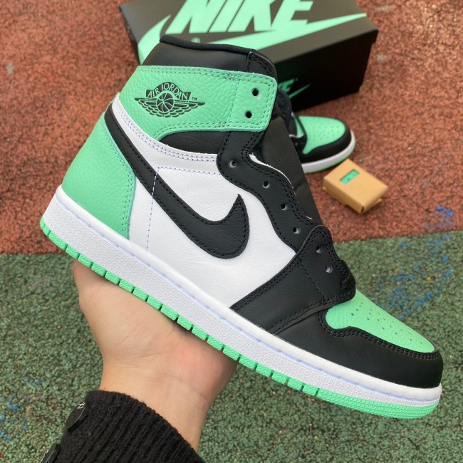 Air Jordan 1 High OG “Green Glow”