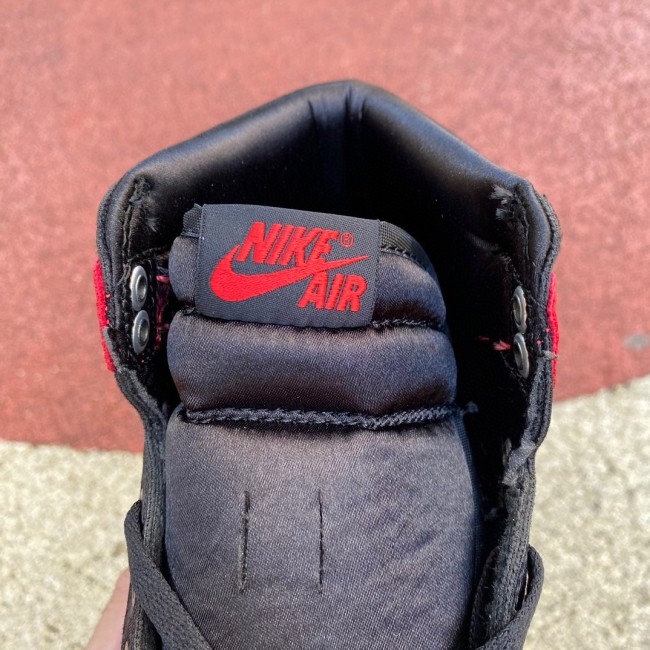 Air Jordan 1 Retro High OG Satin Bred