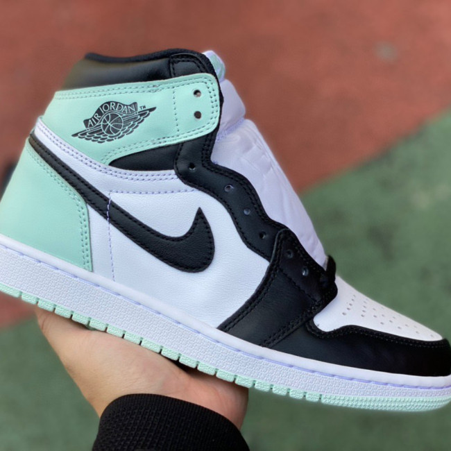 Air Jordan 1 Retro High Igloo