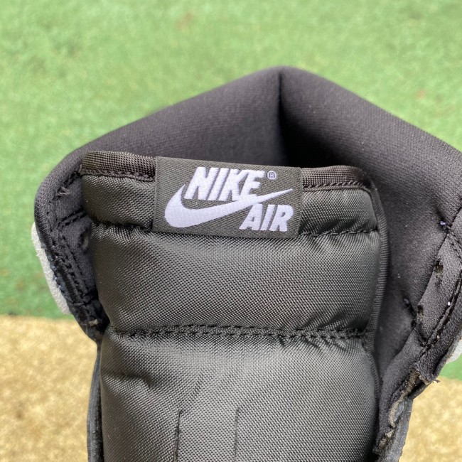 Air Jordan 1 Retro High OG Black White