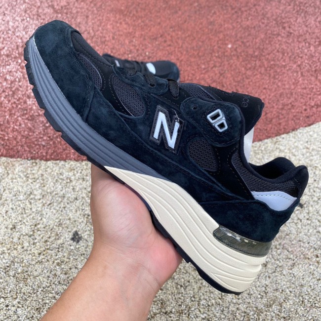 New Balance 992 Black Grey