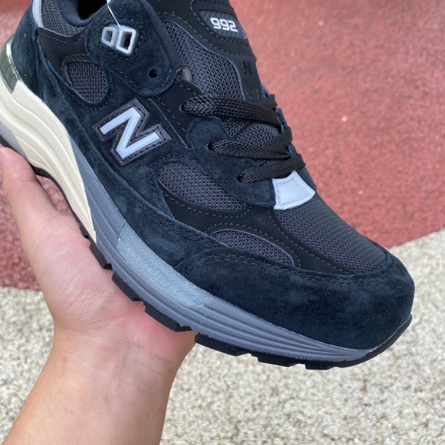 New Balance 992 Black Grey