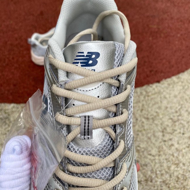 New Balance 530 Vintage Silver Metallic Moonbeam
