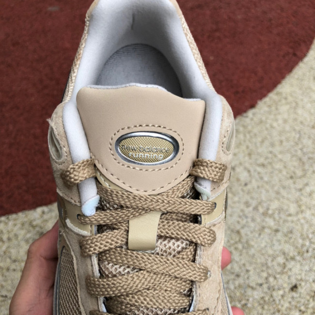 New Balance 2002R Beige