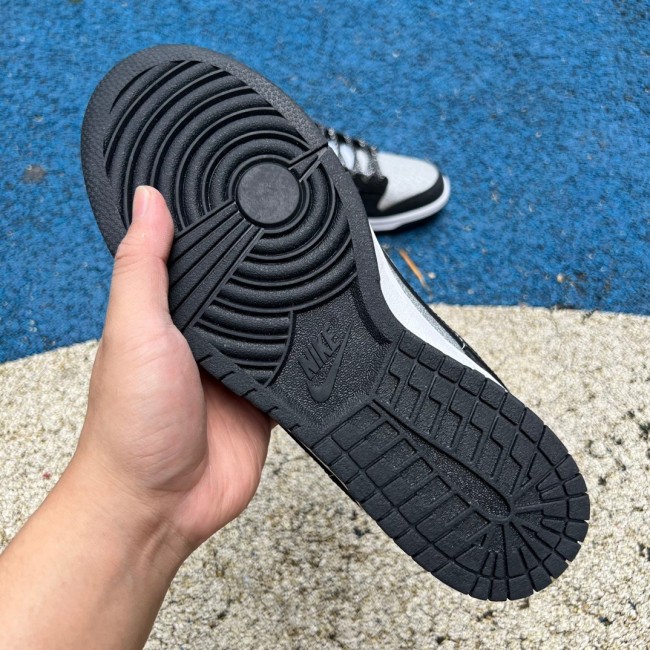 SB Dunk Low Retro SE Black Full Of Stars