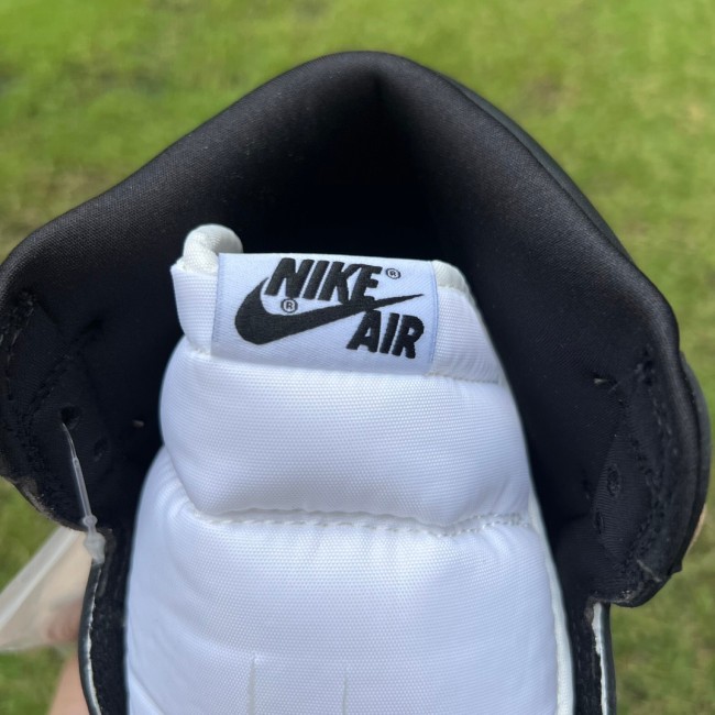 Air Jordan 1 Retro High OG Latte