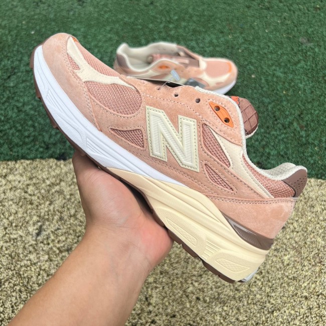 New Balance 990v3 MiUSA size? Exclusive Orange Cream