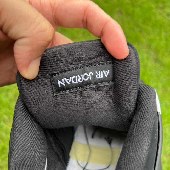 Air Jordan 4 Retro White Thunder