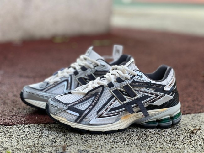 New Balance 1906A Silver Gold Metallic