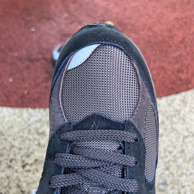 New Balance 2002R Black Grey