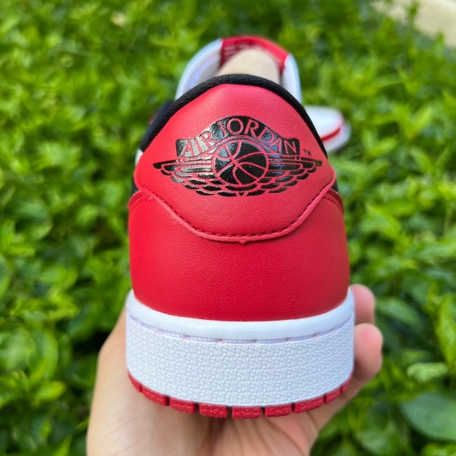 Air Jordan 1 Retro Low Chicago (2016)