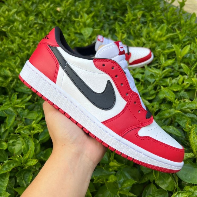 Air Jordan 1 Retro Low Chicago (2016)