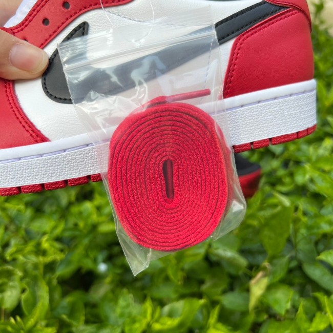 Air Jordan 1 Retro Low Chicago (2016)