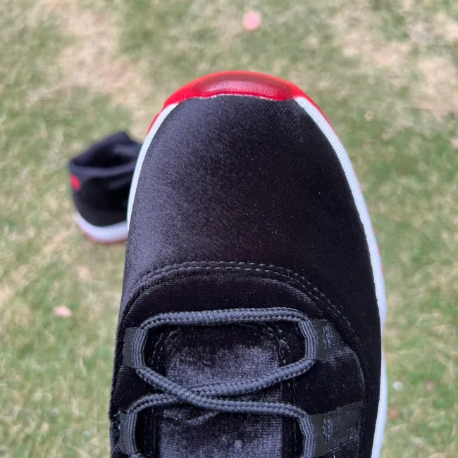 Air Jordan 11 Retro Bred Velvet
