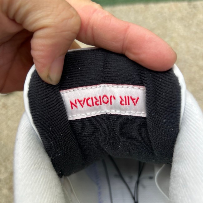 Air Jordan 4 Retro White Cement (2025)