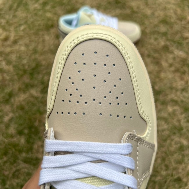 Air Jordan 1 Low SE Sanddrift Glacier Blue