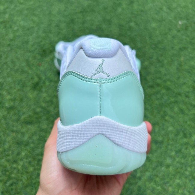 Air Jordan 11 Retro Low Igloo