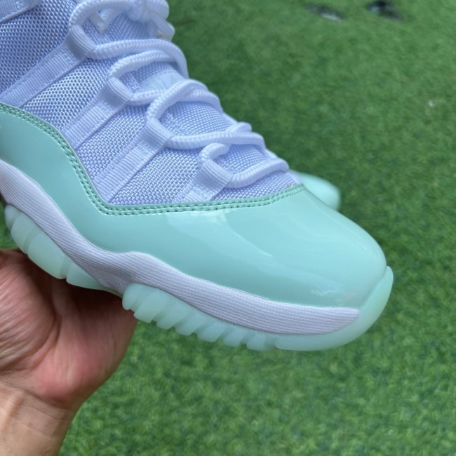 Air Jordan 11 Retro Low Igloo