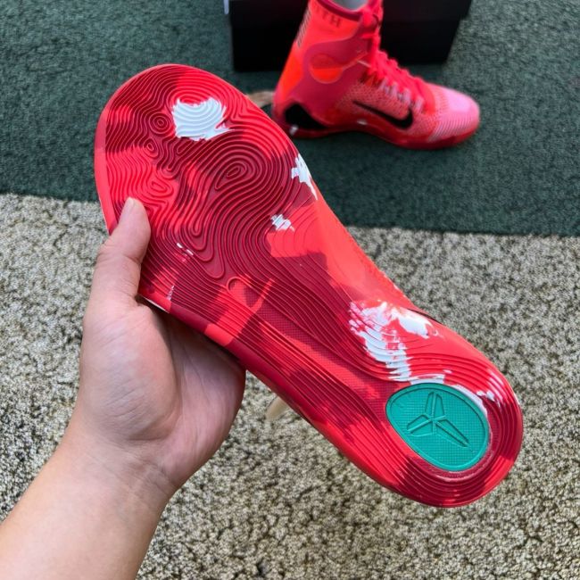 Nike Kobe 9 Elite Protro Christmas (2024)