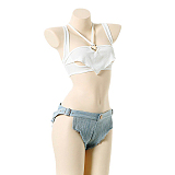 ミニ丈感がクールさとセクシーさを際立たせる2点セット