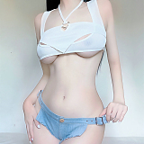 ミニ丈感がクールさとセクシーさを際立たせる2点セット