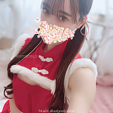 クリスマスカラーを纏めたサンタメイドコスプレ