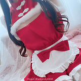 クリスマスカラーを纏めたサンタメイドコスプレ