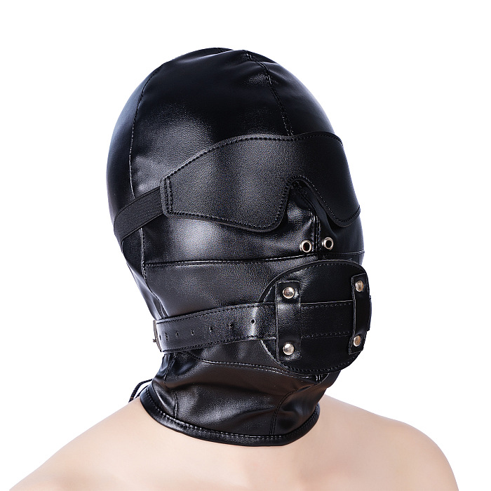 圧倒的な拘束感を感じれる全頭拘束マスク ディルド口枷と目隠し付き