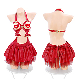 エッチで可愛らしいエナメル赤ずきんちゃんコスプレ