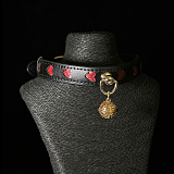 ハート型にくり抜かれた鈴付き本牛革拘束首輪 リード付き