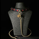 ハート型にくり抜かれた鈴付き本牛革拘束首輪 リード付き