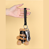 存在感のあるボンデージクマぬいぐるみのキーホルダー