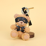 存在感のあるボンデージクマぬいぐるみのキーホルダー