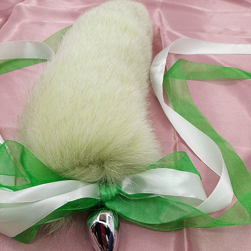 リボン付きのふわふわな尻尾付きのアナルプラグ ライムグリーン